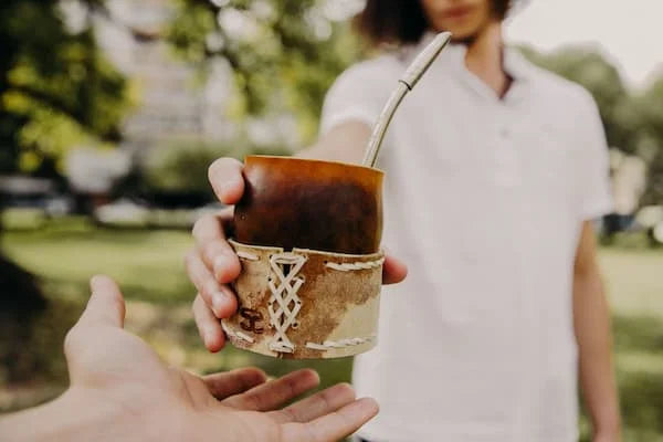 ¿Cómo curar un mate de calabaza uruguayo?