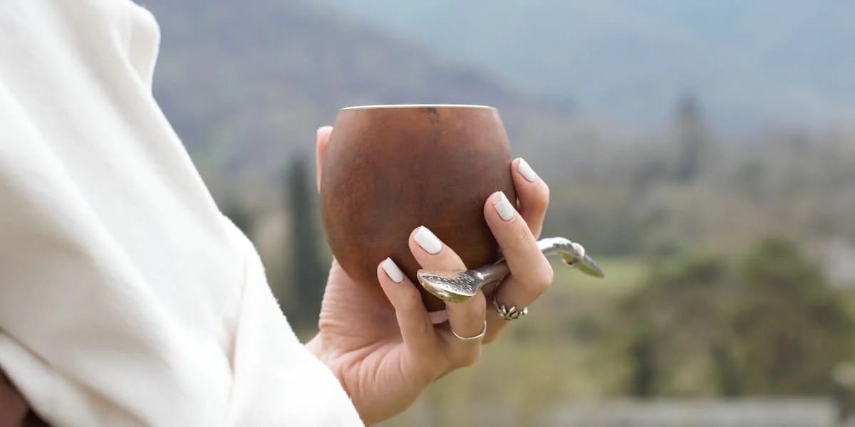 ¿Cómo curar un mate de madera?