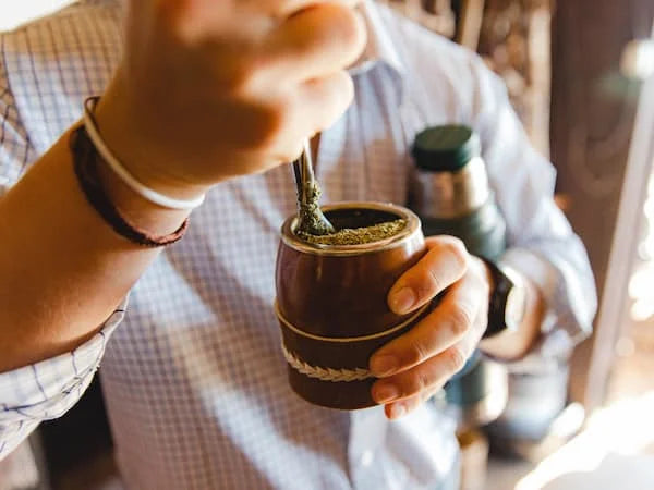 ¿Es normal que el mate de calabaza (mate criollo) se ponga negro? ¿Hongos en el mate?