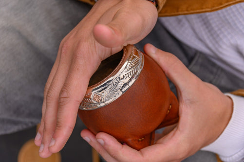 Mate de plata y oro forrado en cuero